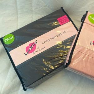 NWT Betsey Johnson 4pc Sheet Set- Black- Twin